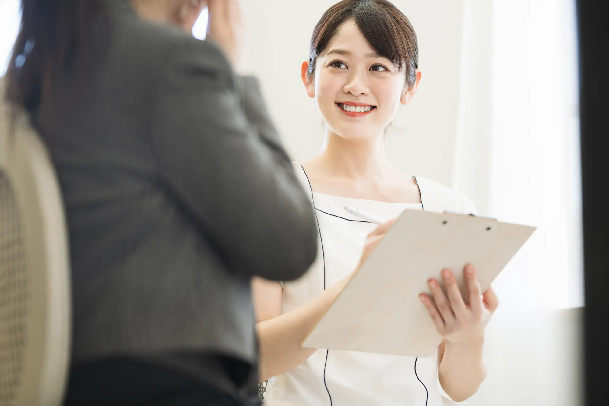頭皮の構造を学ぶ講習の様子